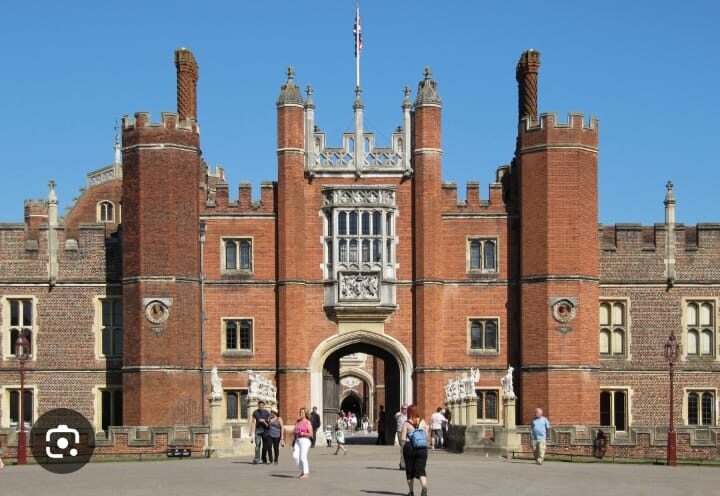 1 Hampton court palace London